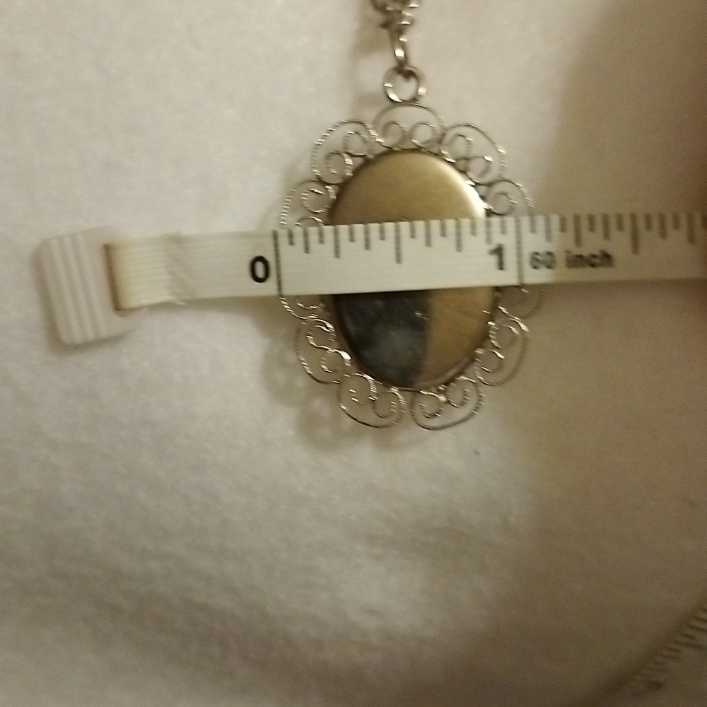Vtg. left facing Mirrored Crystal Cameo black glass pendant w Silver tone chain - Picture 10 of 10